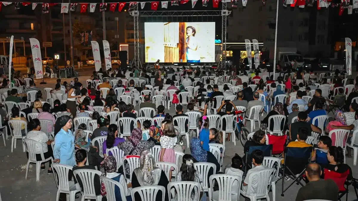 Mersin Tarsus’ta açık hava sinema keyfi
