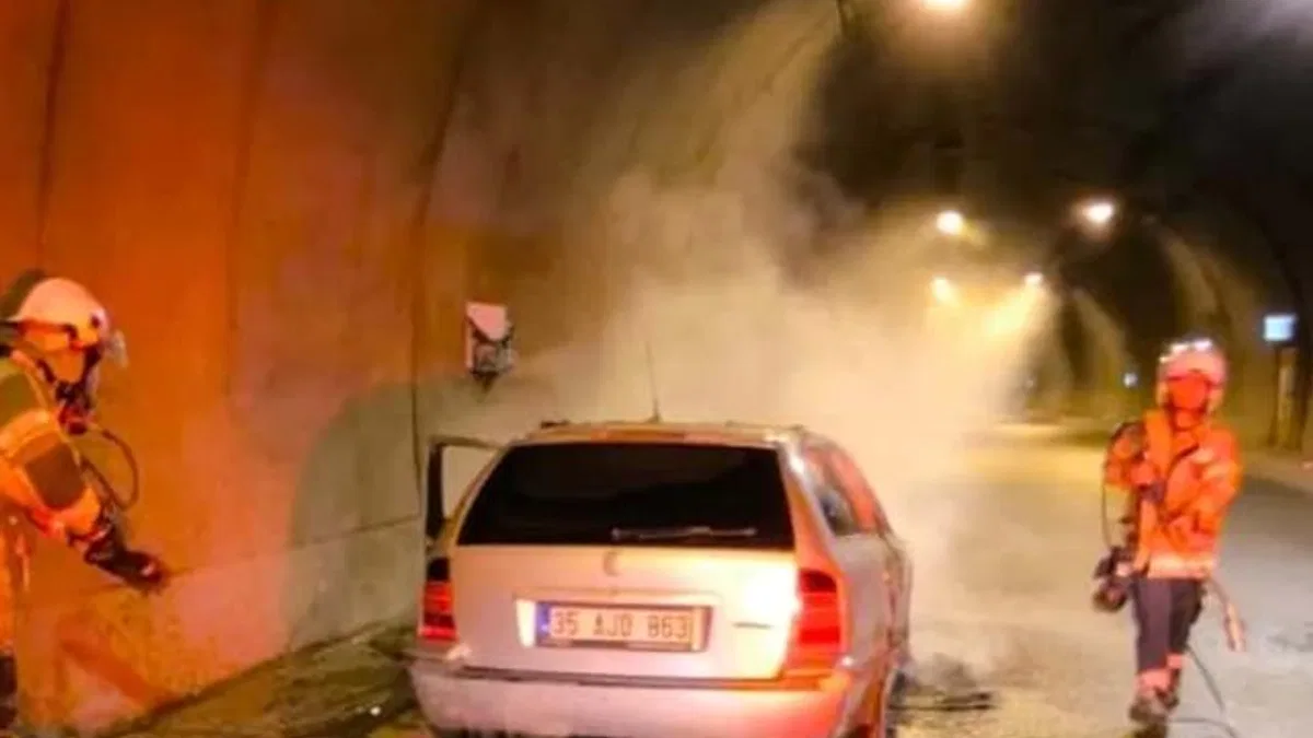 Konak Tünelleri’ndeki araç yangınına hızlı müdahale