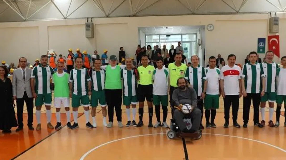 Konya Karatay'da özel öğrenciler futsalda ter döktü