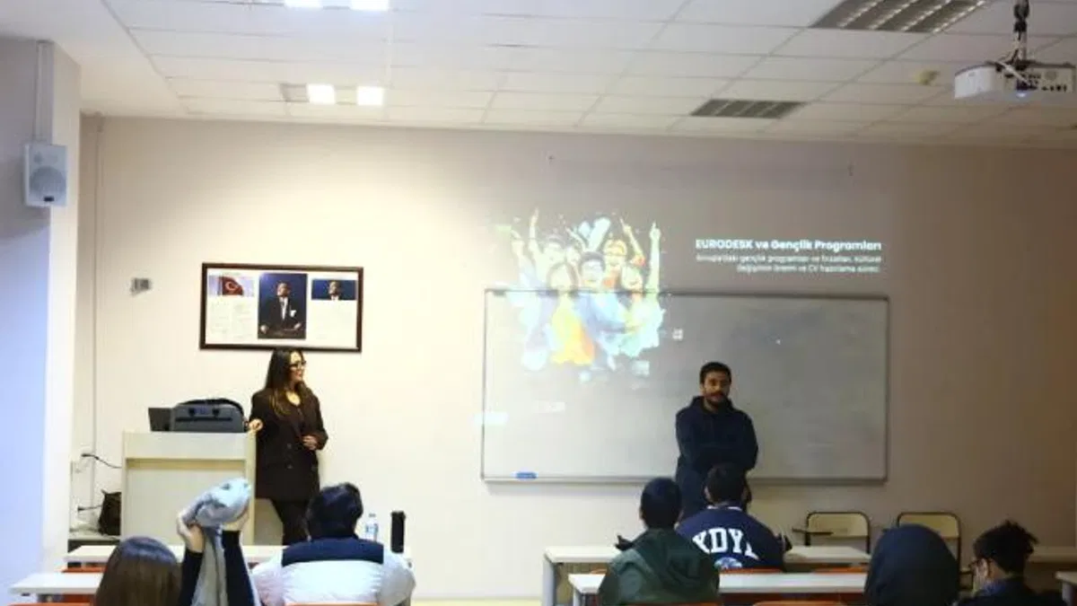 Kocaeli İzmit'te gençlere Avrupa Fırsatları semineri