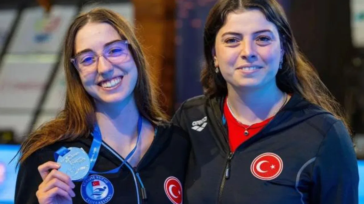 Artistik yüzmede tarihi başarı