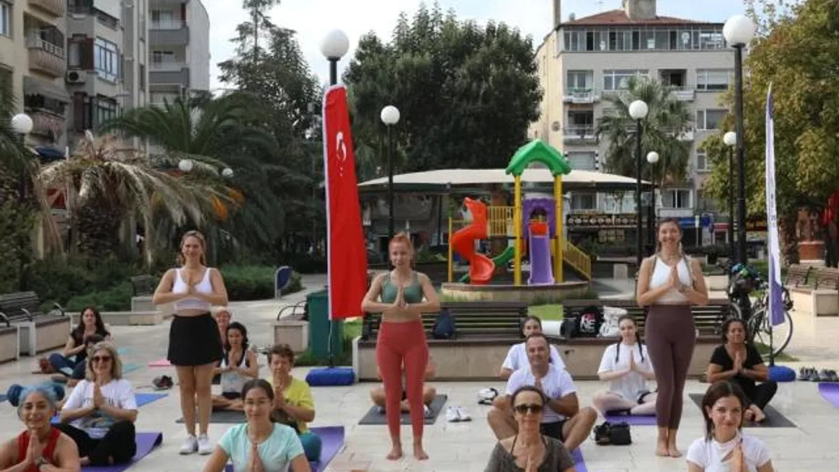 Mudanya Güzelyalı'da yoga ile güne başlandı