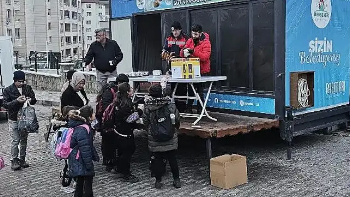 Nevşehir Belediyesi'nin Poğaça ve Süt İkramı Sürüyor