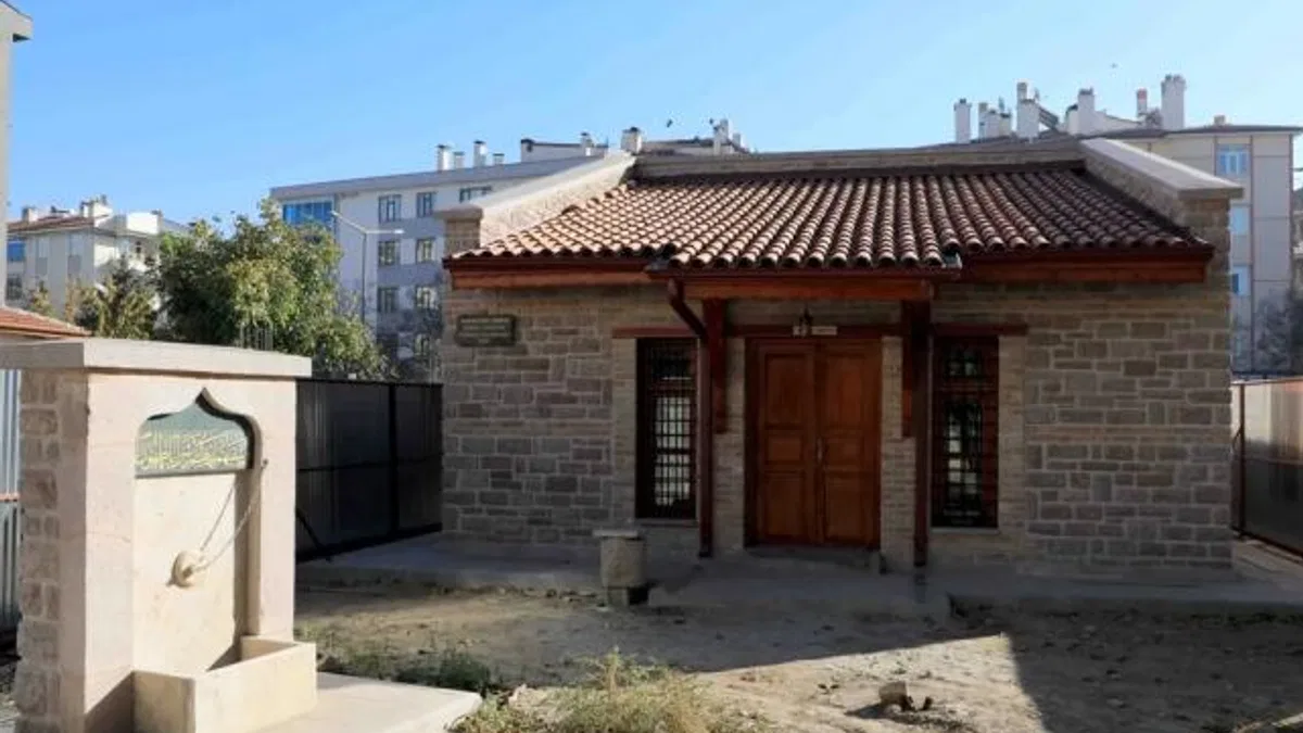 Konya Karatay'da Burhan Dede Türbesi aslına uygun şekilde ihya edildi
