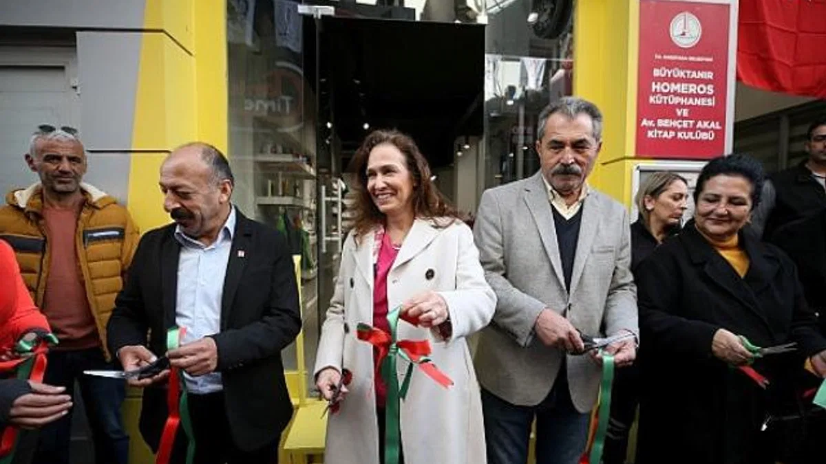 Karşıyaka'nın simgeleri hediyelik eşyalara dönüşüyor