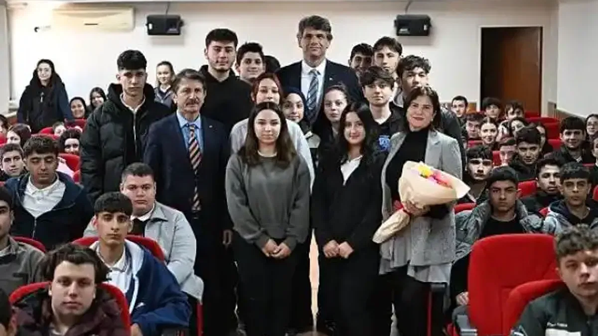 Kartepe MTAL öğrencileri Kocaman'ı dinledi.