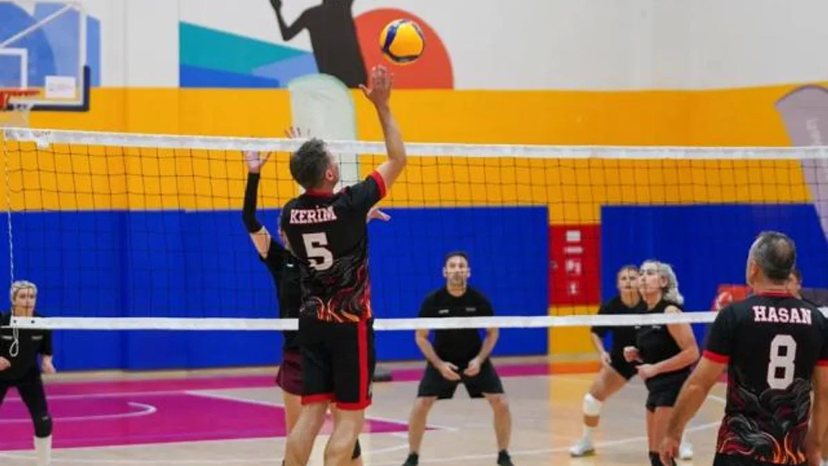 İstanbul Beylikdüzü'nde 'Atatürk Kupası Voleybol Turnuvası' başladı