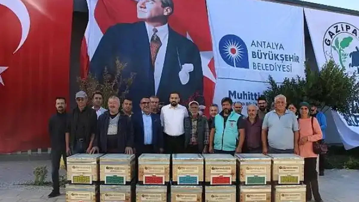 Büyükşehir'den Gazipaşalı arıcılara kovan desteği