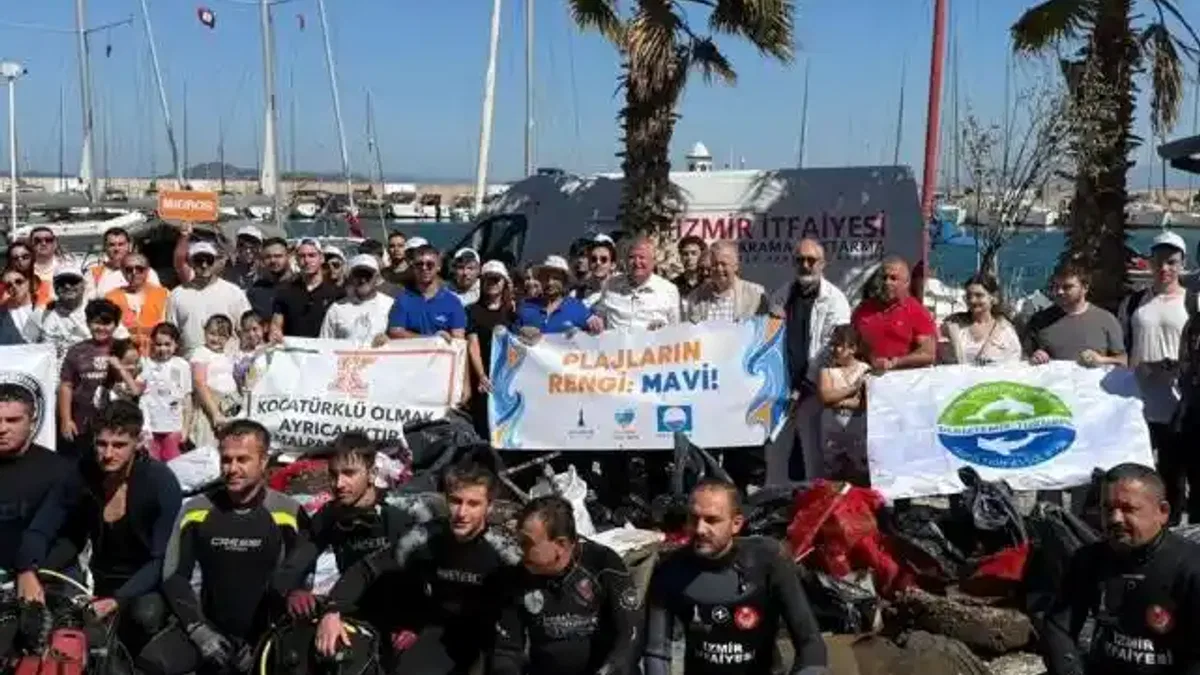 Urla'da kıyı ve deniz temizliği yapıldı.. Araba lastiği bile çıktı!