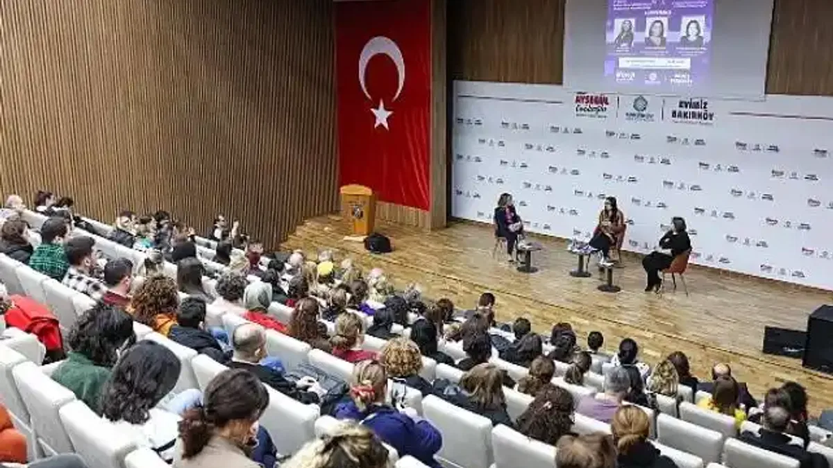 Bakırköy Belediyesi'nden kadına şiddete karşı konferans düzenledi