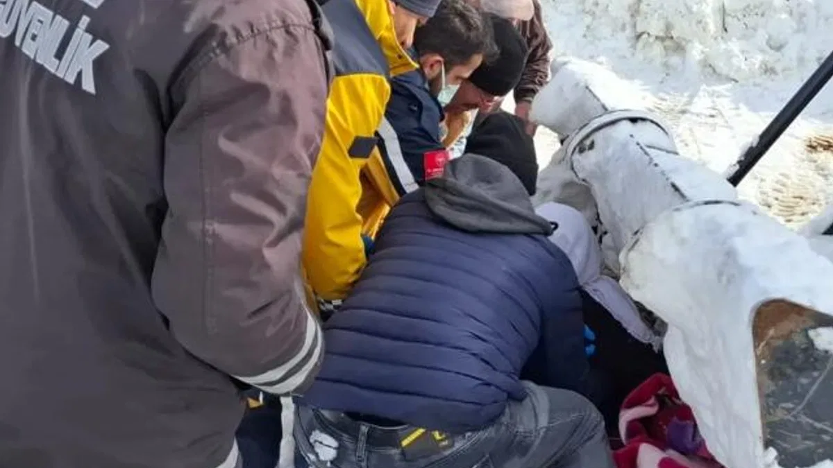 Malatya'da karda mahsur kalan araç ve vatandaşlar kurtarıldı