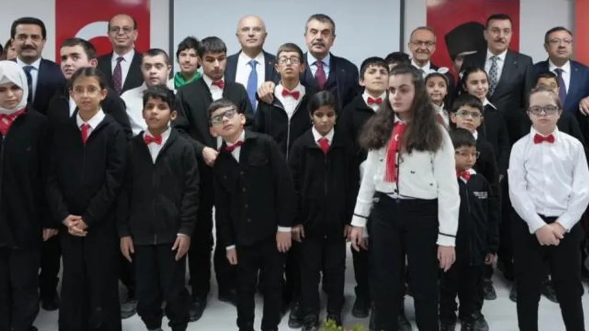 Bakan Tekin Malatyalı öğrencilerle buluştu