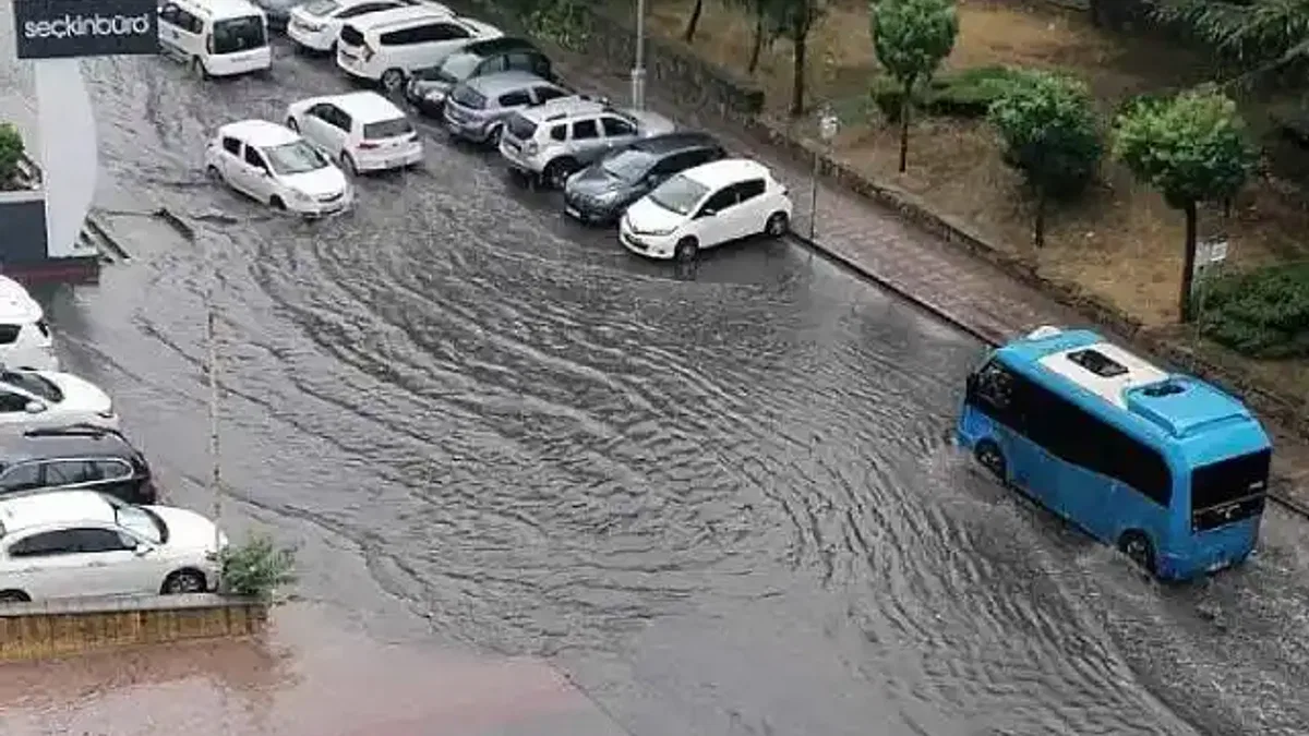 Büyükşehir'den Gebze İstanbul Caddesi'ndeki su taşkınlarına köklü çözüm