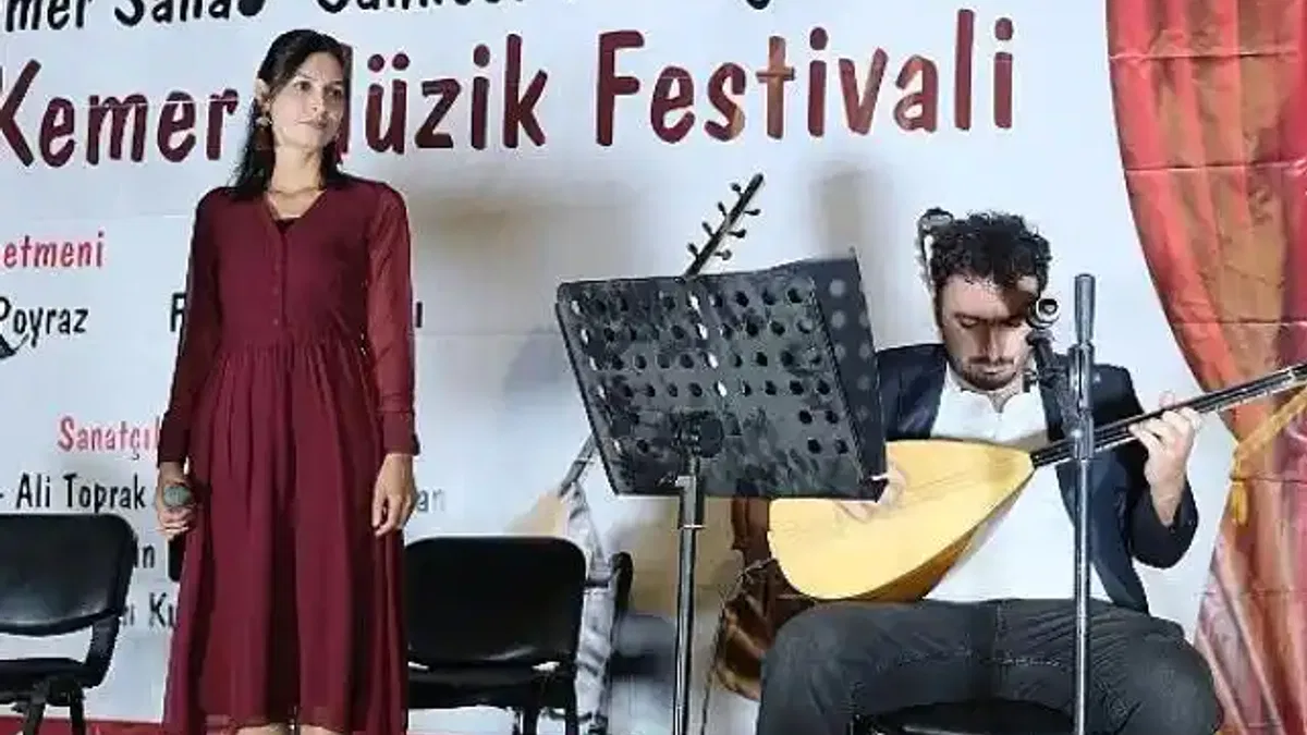 Kemer'de, Kemer Belediyesi'nin destekleriyle 3. Kemer Müzik Festivali düzenlendi.