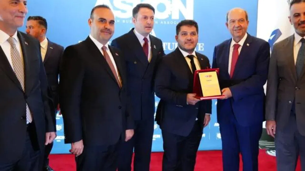 KKTC Cumhurbaşkanı Tatar’dan Art’ye teşekkür plaketi