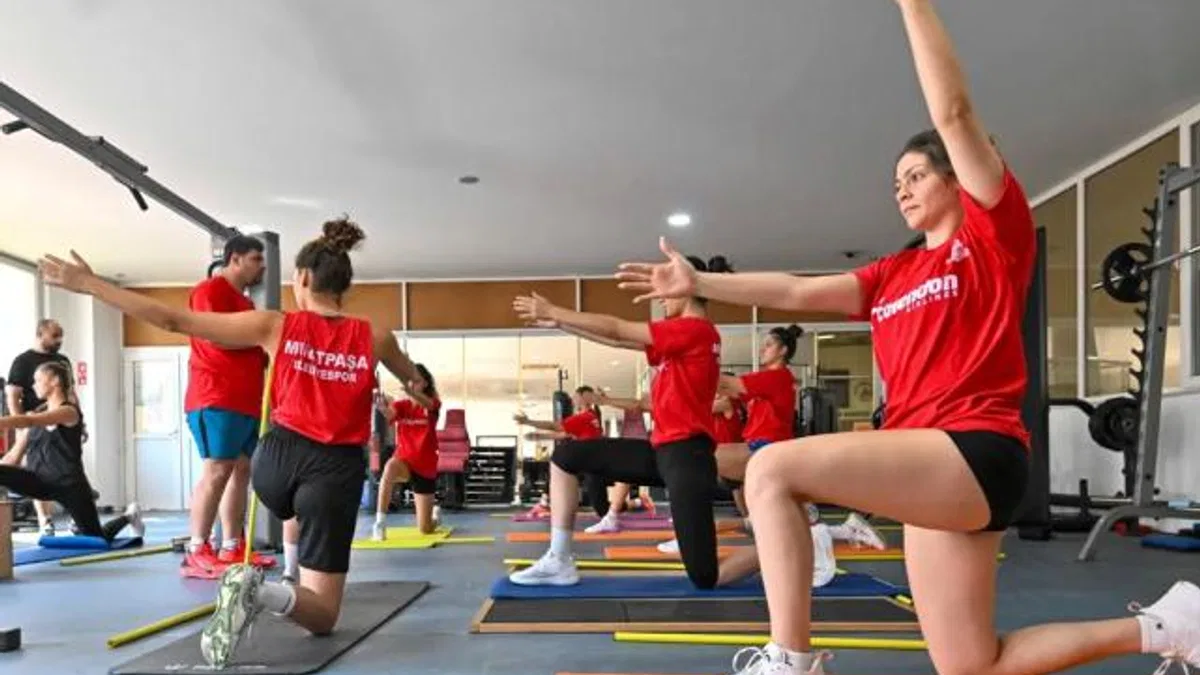 Antalya'da 'Paşanın Sultanları' lige iddialı hazırlanıyor