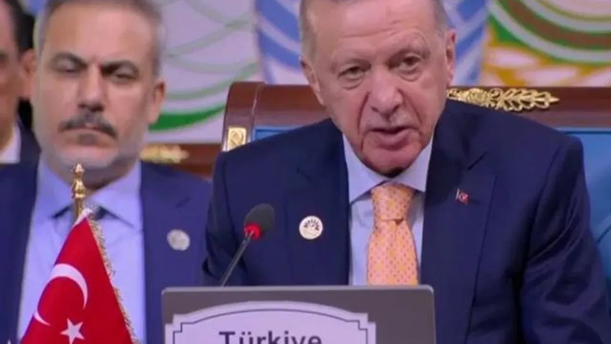 Erdoğan D-8'den mesaj verdi: Çok güçlü tepki vermeliyiz
