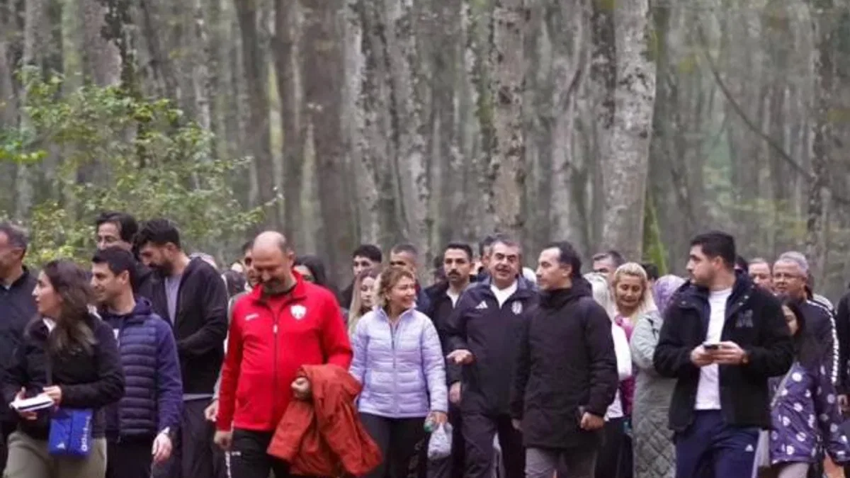 Bakan Tekin Belgrad Ormanı'nda öğretmenlerle yürüdü