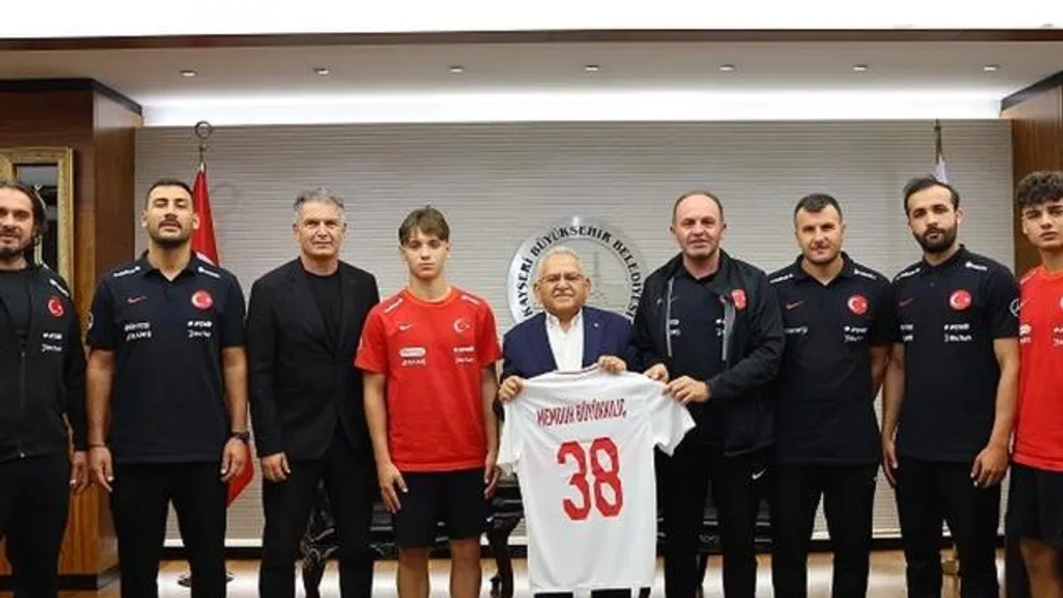 Milli takımdan Büyükkılıç'a ziyaret