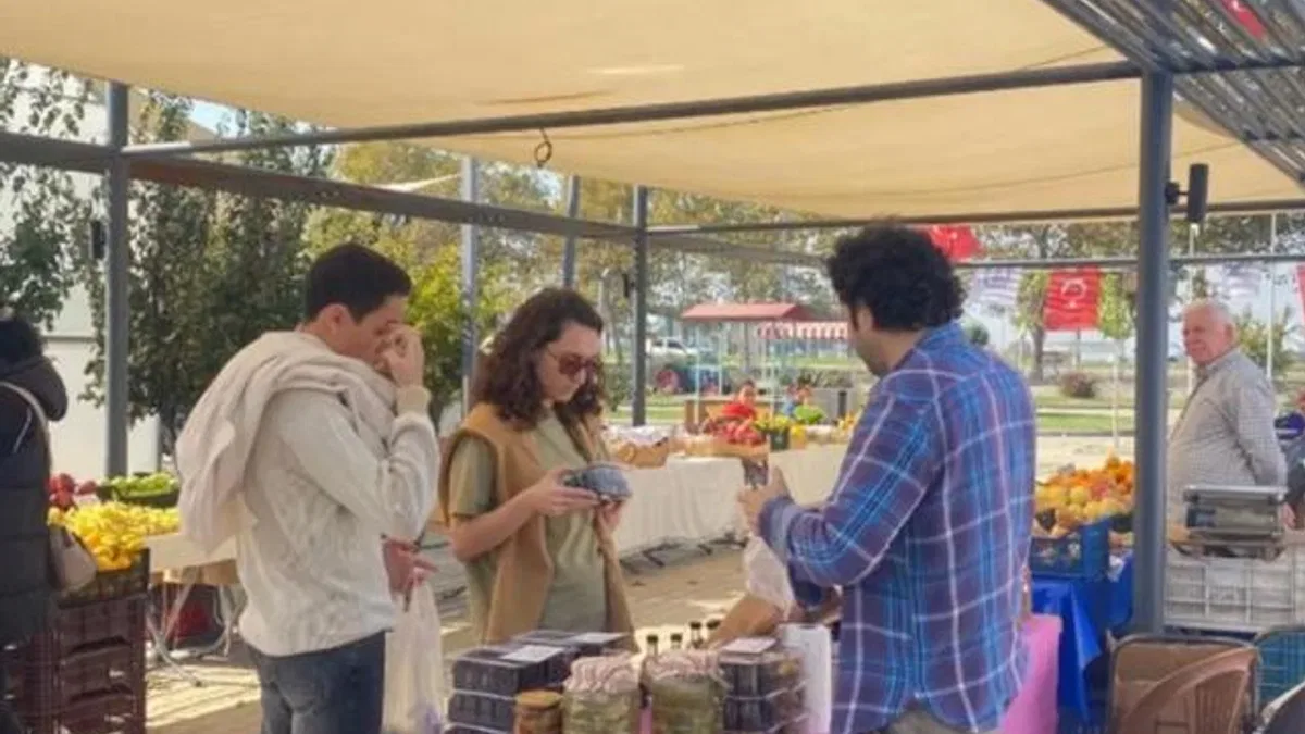 Efes Tarlası'nda üretici de tüketici de memnun