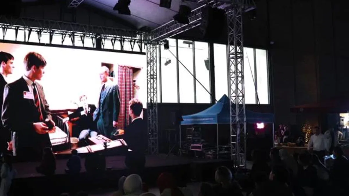 Kocaeli'de “Ölü Ozanlar Derneği” ilgiyle izlendi