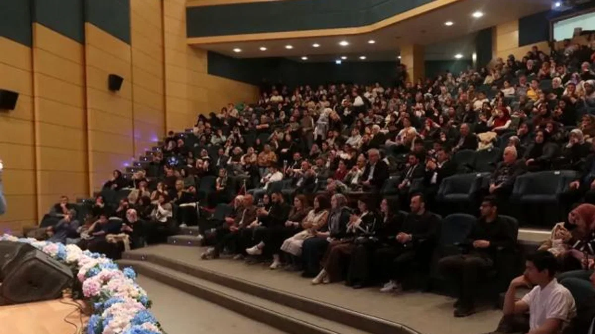 Sakaryalı sanat dostları Hayati İnanç'la buluştu
