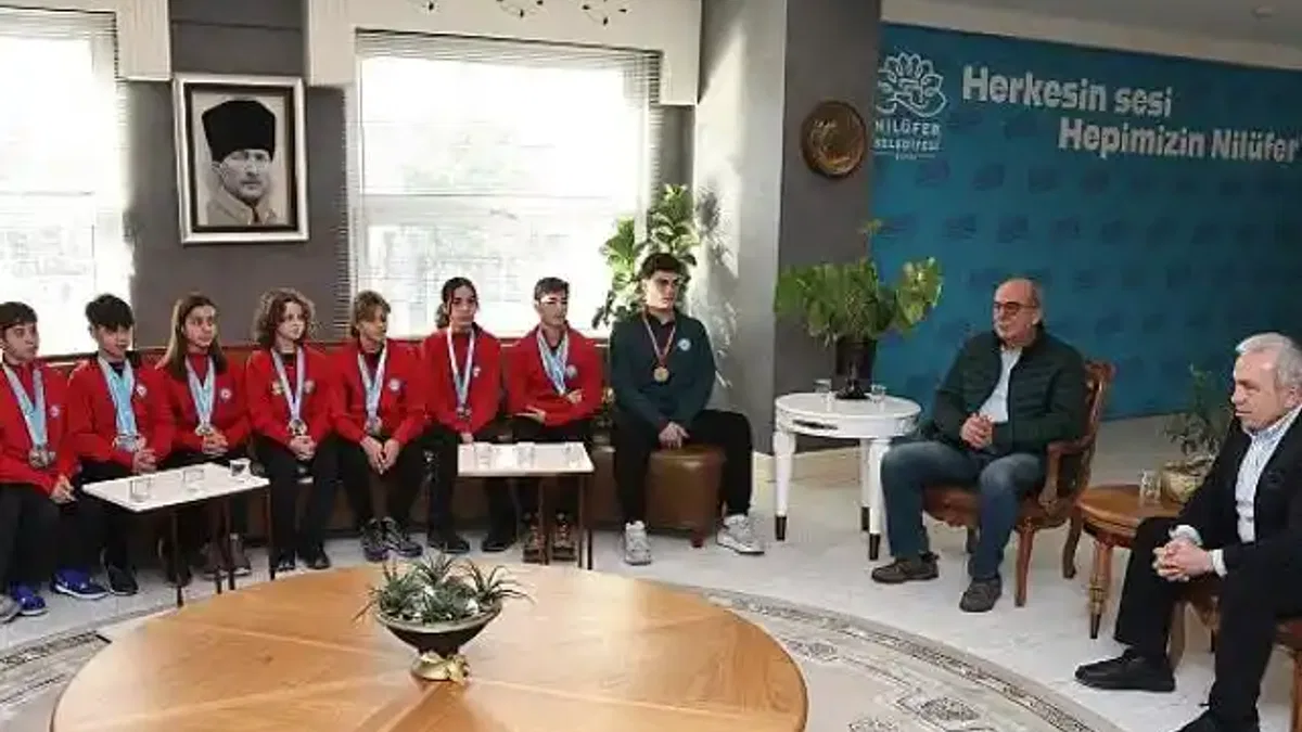 Başkan Şadi Özdemir başarılı sporcuları ağırladı