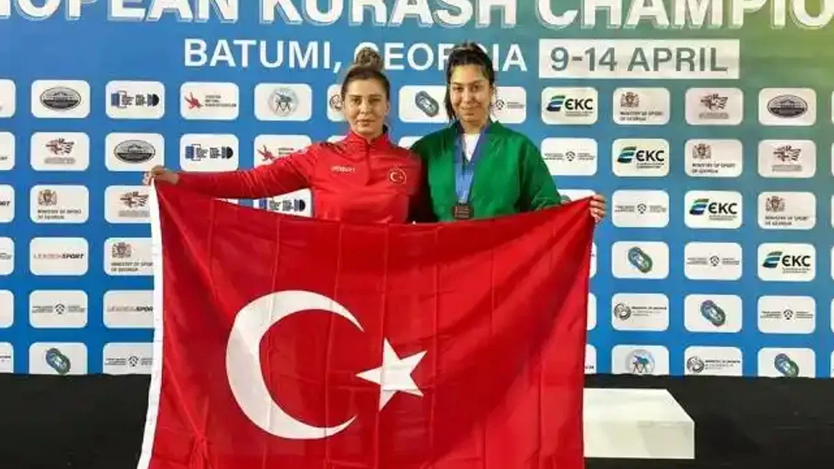 Sakaryalı kuraş sporcusu Gürcistan’da bayrağımızı dalgalandırdı
