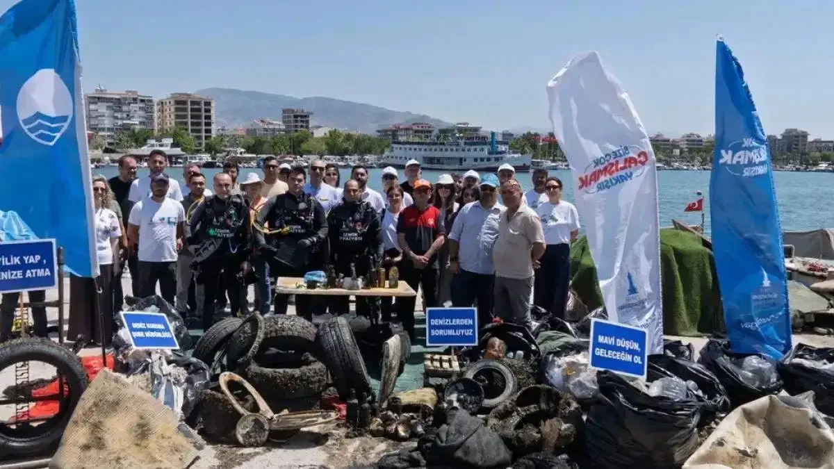 Araba lastiği, masa, sandalye, klozet kapağı... Bunlar İzmir denizinden çıktı!