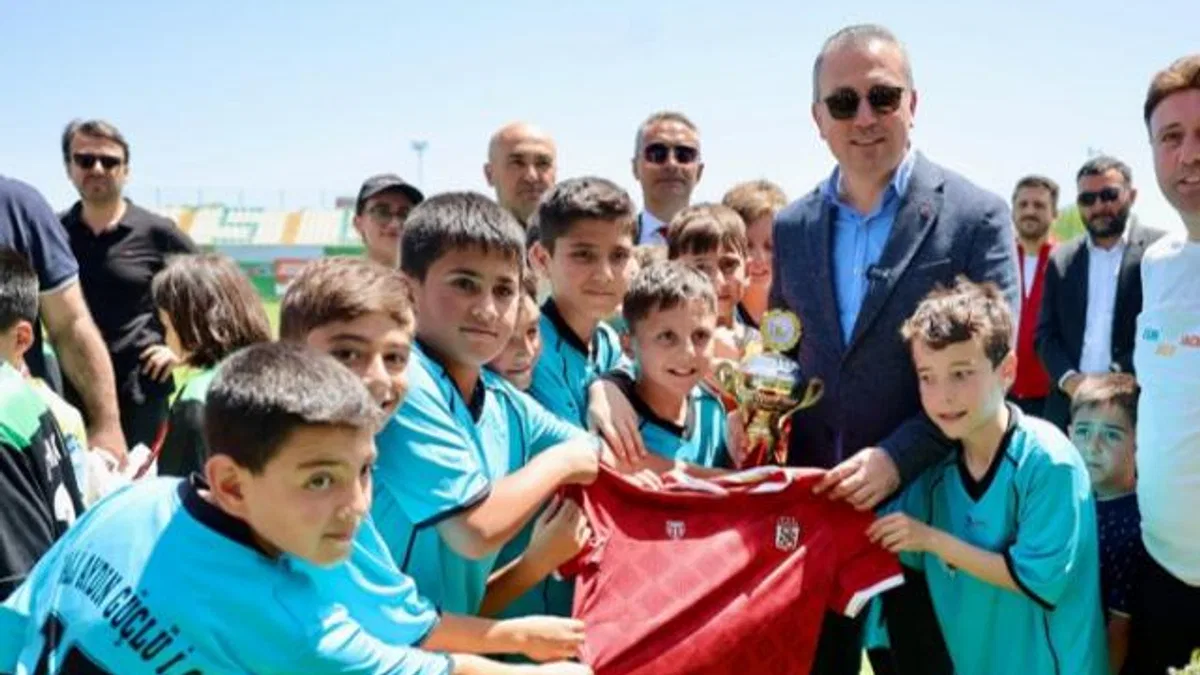 Sivas'ta Muzaffer Güner anısına futbol turnuvası