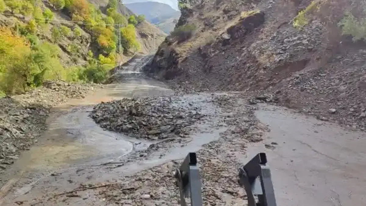 Batman Sason’da heyelandan kapanan yollar ulaşıma açılıyor