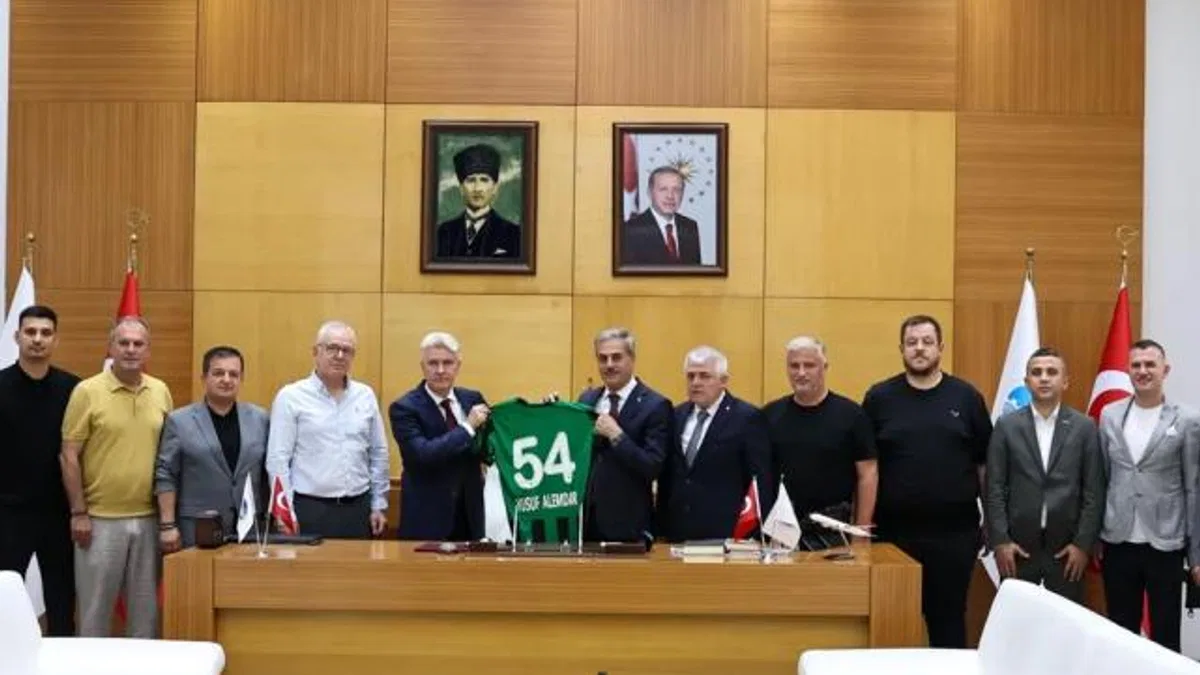 Sakaryaspor yönetimi Başkan Alemdar’ı ziyaret etti