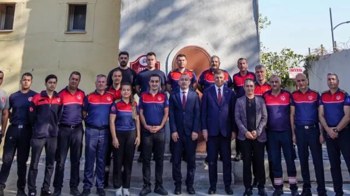 İzmir'de Başkan Tugay'dan itfaiye personeline ziyaret