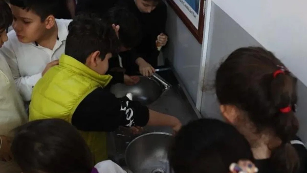 İstanbul Bakırköy'de devlet okullarına su arıtma cihazı