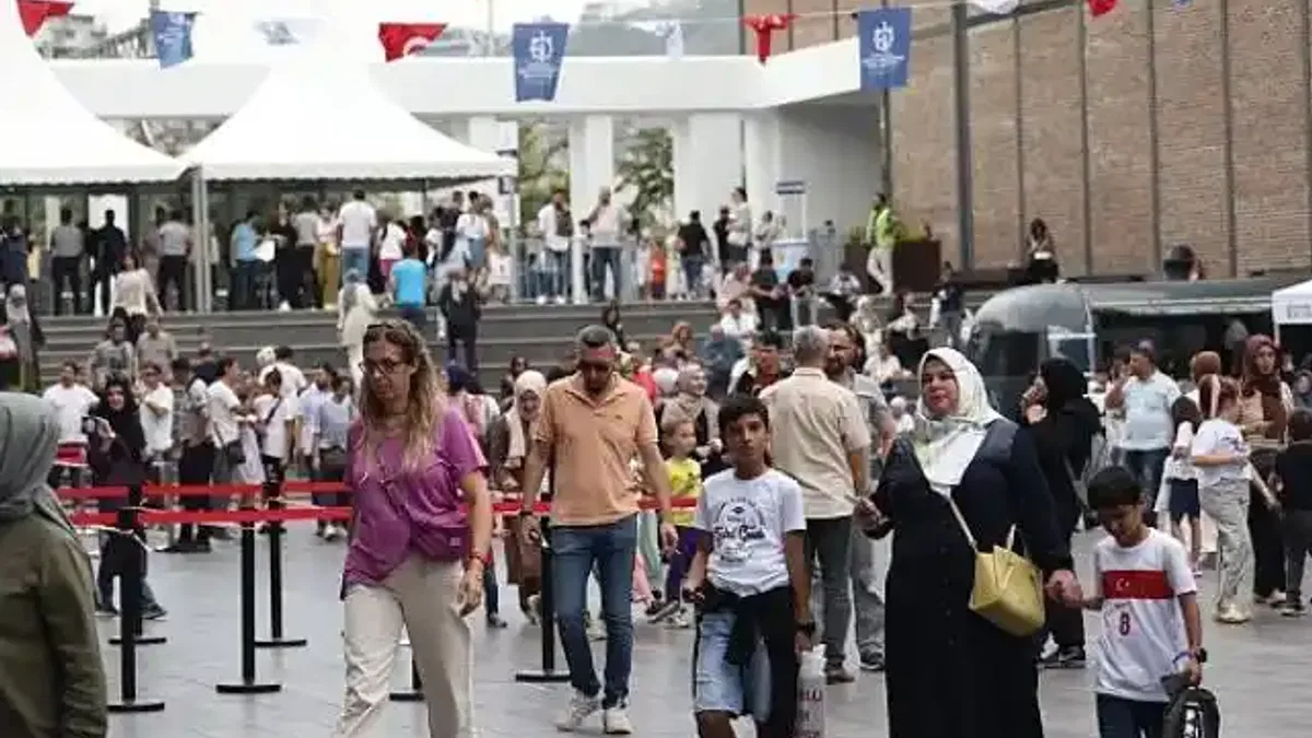 Kitap Fuarına ilgi salonlara sığmıyor