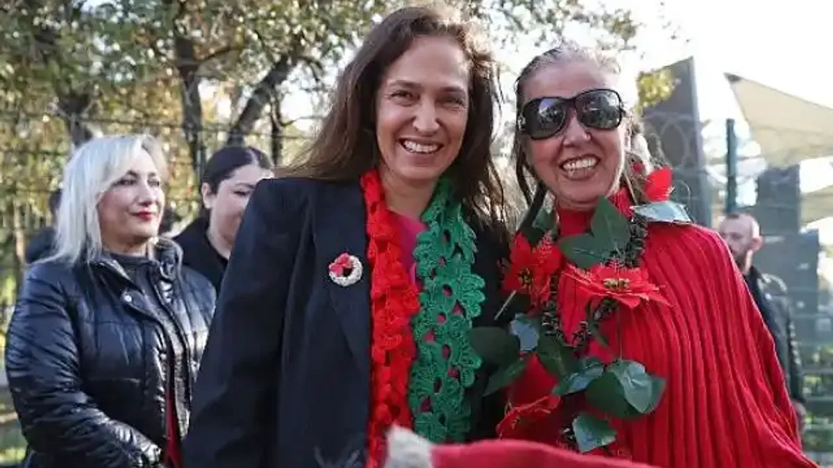 Karşıyaka'da 'Yeni Yıl Pazarı'na coşkulu açılış