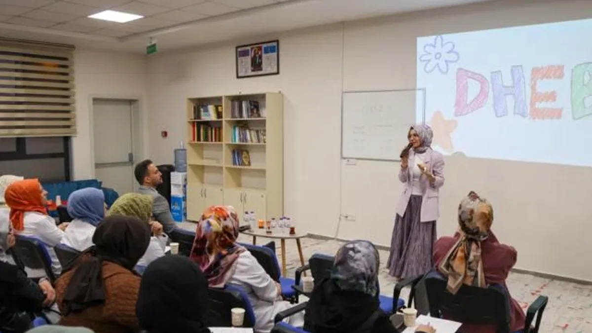 Konya'da Çocuk Mektebi’nde ailelere eğitim semineri
