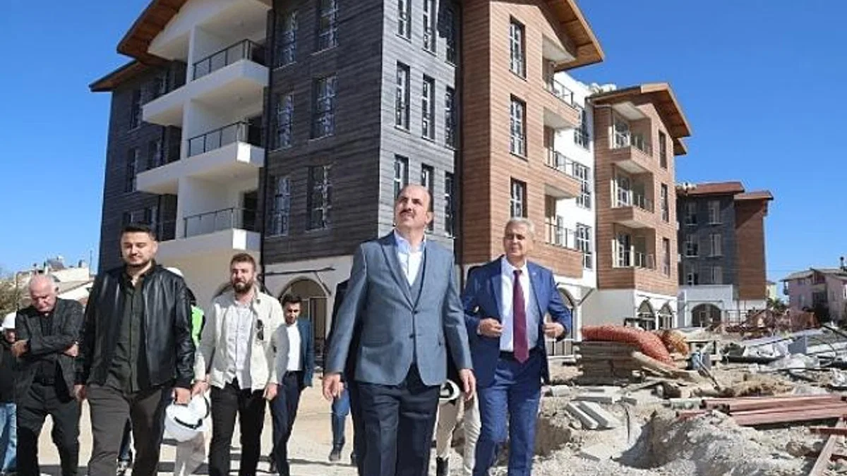 Başkan Altay Kadınhanı İlçe Merkezindeki Kentsel Dönüşüm Çalışmalarını İnceledi