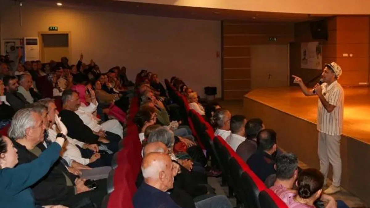 Öğretmenlere 'Çiğli Komedi Akşamları' neşeli gece yaşattı