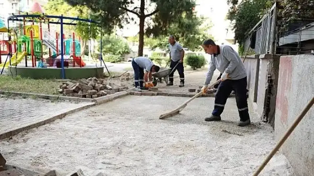 Karşıyaka Belediyesi 1 ayda 100'den fazla parkı bakıma aldı