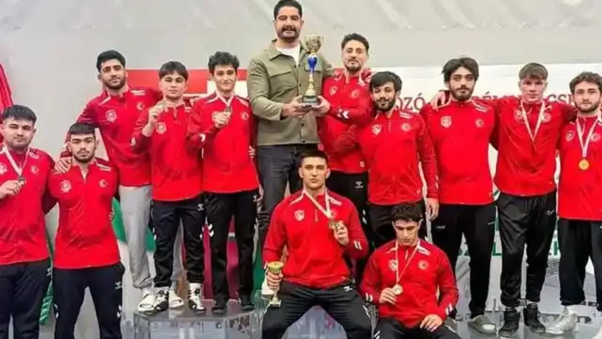 Sakarya'nın milli sporcularından Macaristan’da çifte madalya