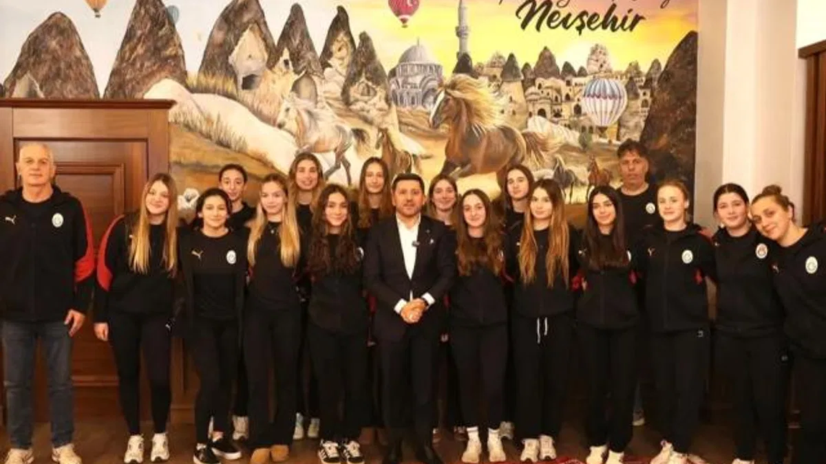 Galatasaray Sutopu Takımı'ndan Başkan Arı'ya ziyaret