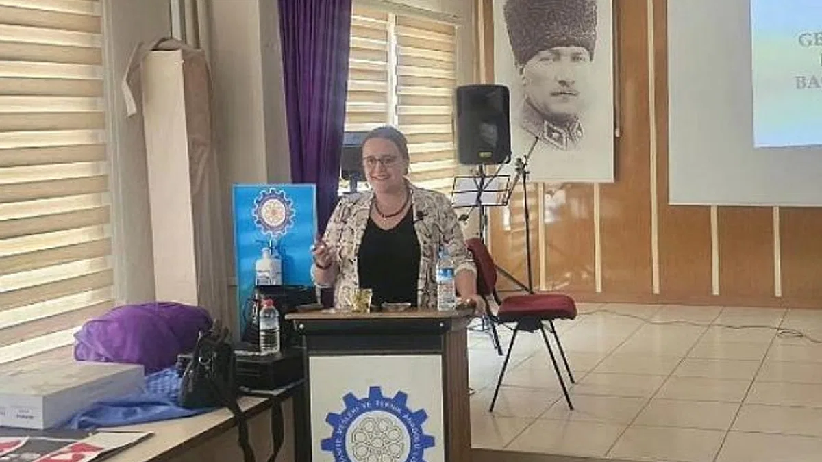 Burhaniye Belediyesi'nden Bağımlılıkla Mücadele Semineri