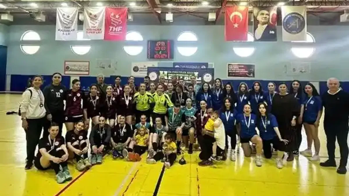 BUÜ’nün hentbol takımı Süper Lig'de