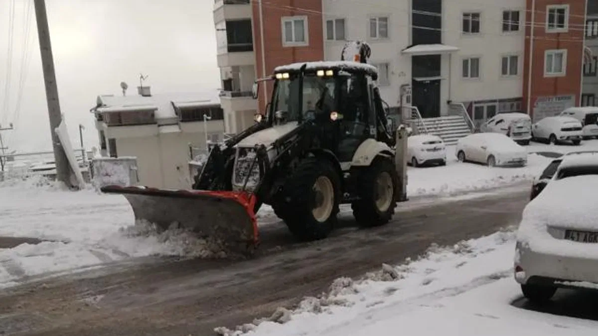 Kocaeli İzmit Belediyesi karla mücadelede seferberlik başlattı