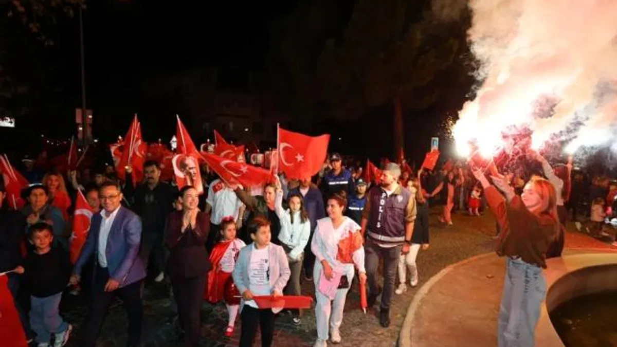 İzmir Efes'te Cumhuriyet Bayramı coşkusu meydanlara taştı