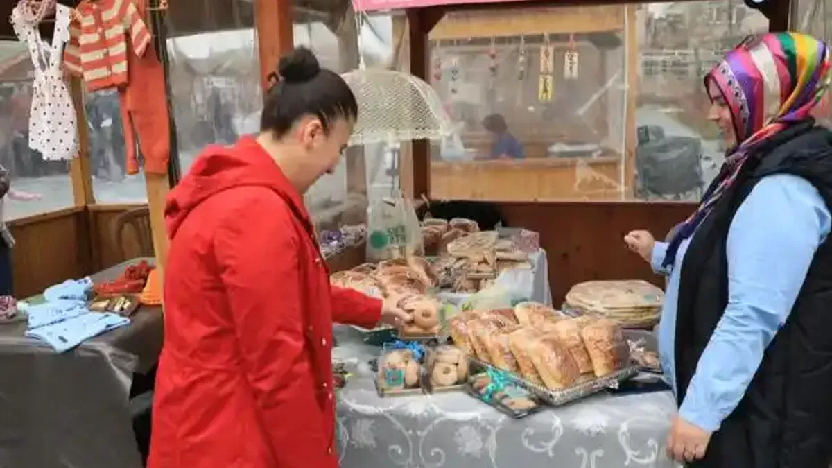 Kayseri Talas'ın Maharetli Eller Kadın Üretici Pazarı'na büyük ilgi