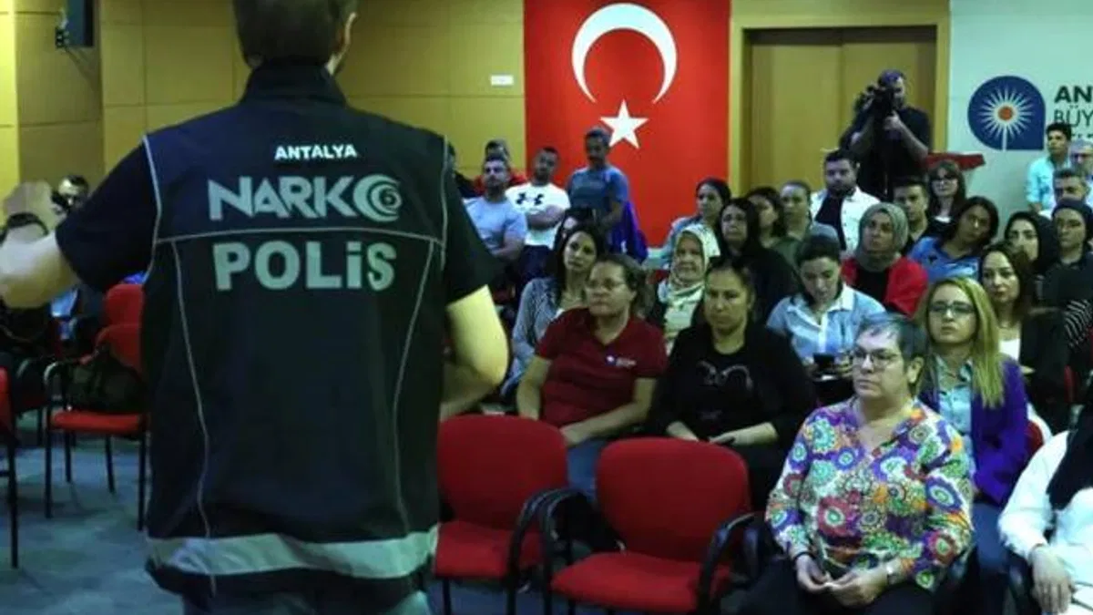 Antalya Büyükşehir'e madde bağımlılığı ile mücadele eğitimi