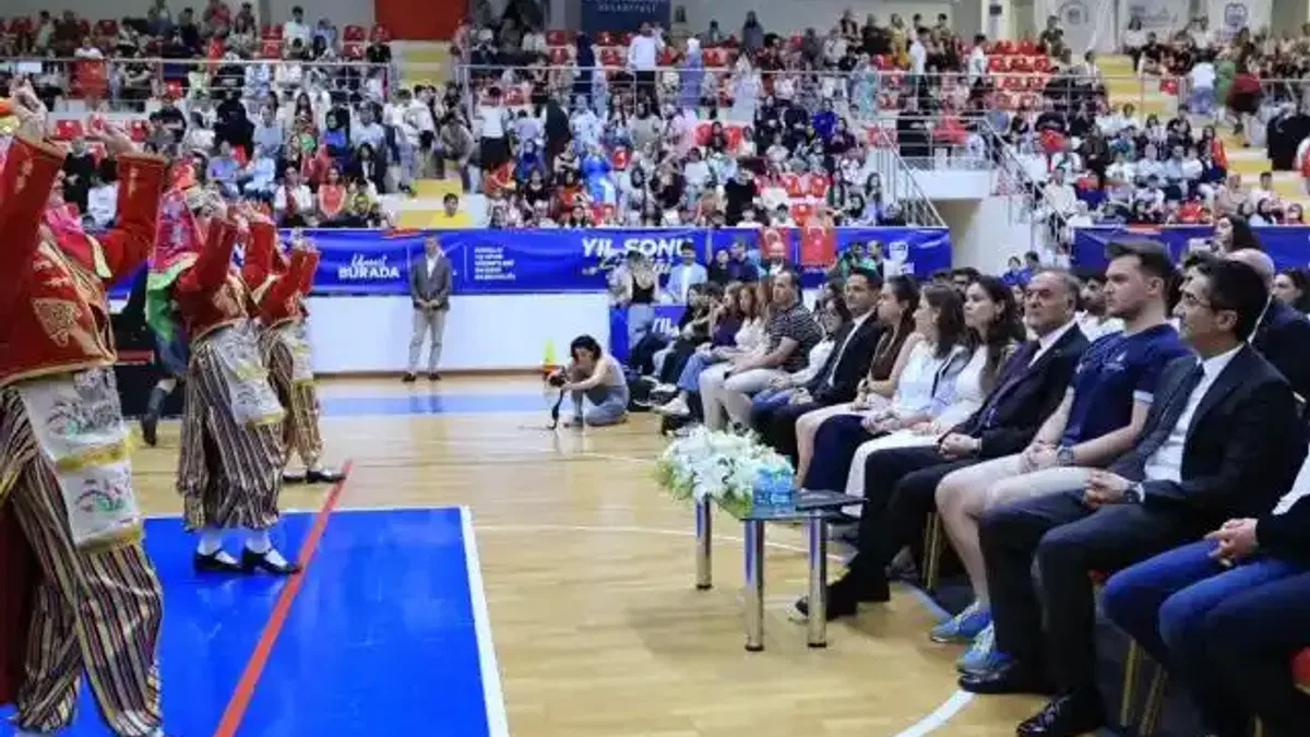 İBB yurtlarında mezuniyet coşkusu