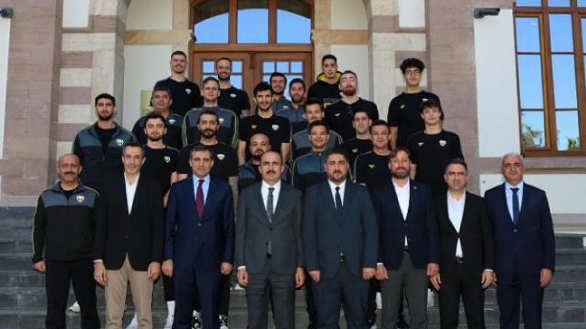 Konya'da yükselen takımdan Başkan Altay'a ziyaret